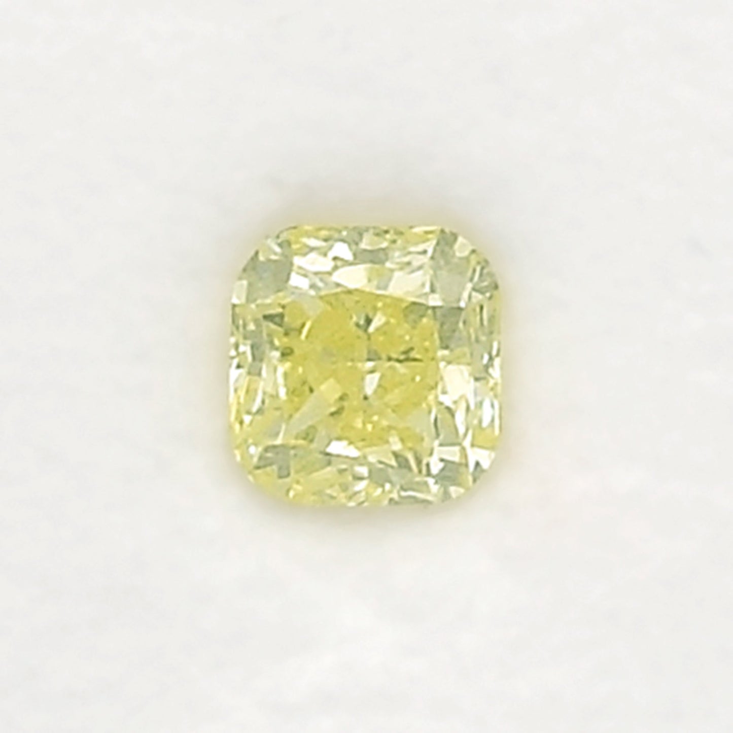 0,65 Karat Fancy Green Yellow Radiant Diamant (SI1) GIA