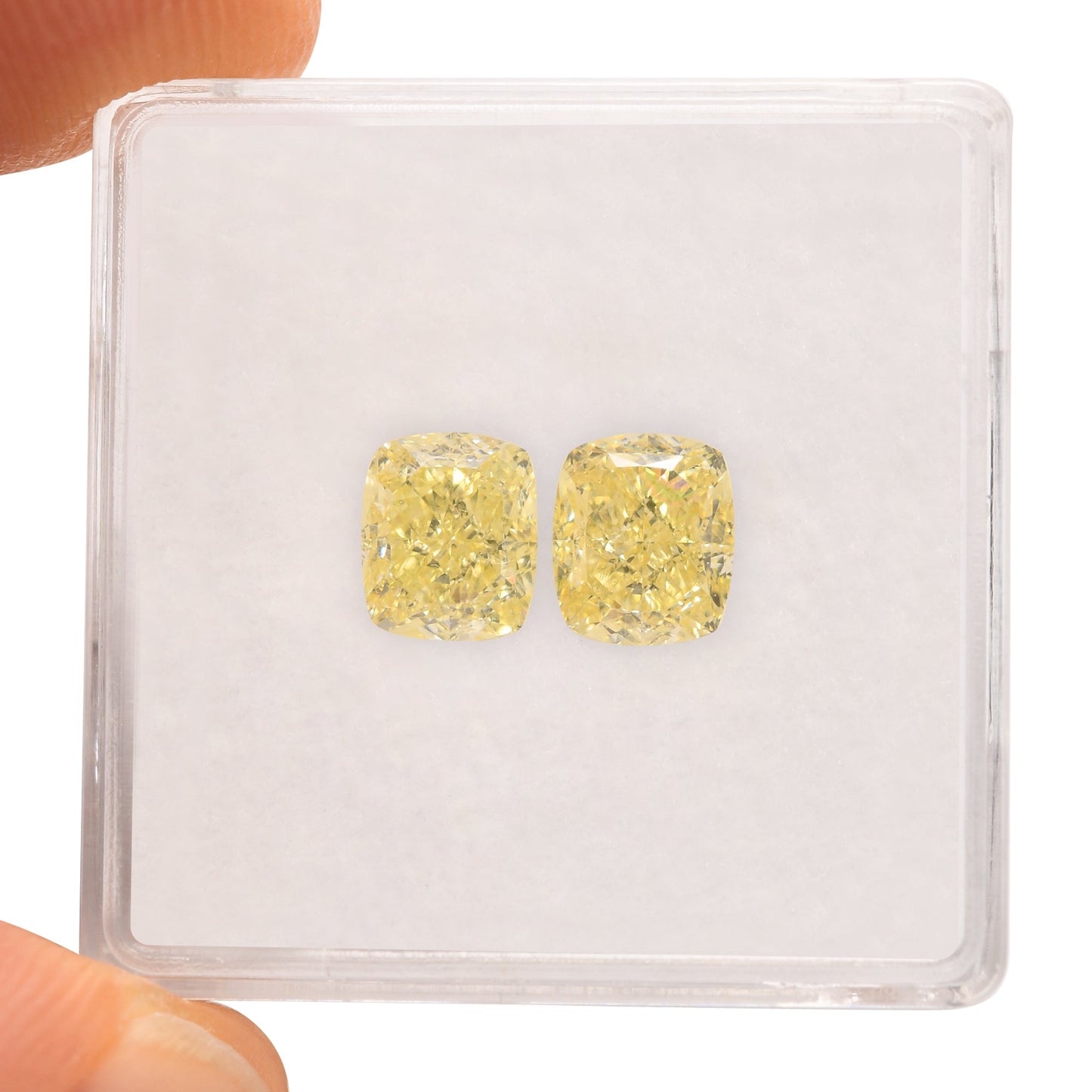 2,48 Karat Fancy Light Yellow Cushion Diamonds VS2