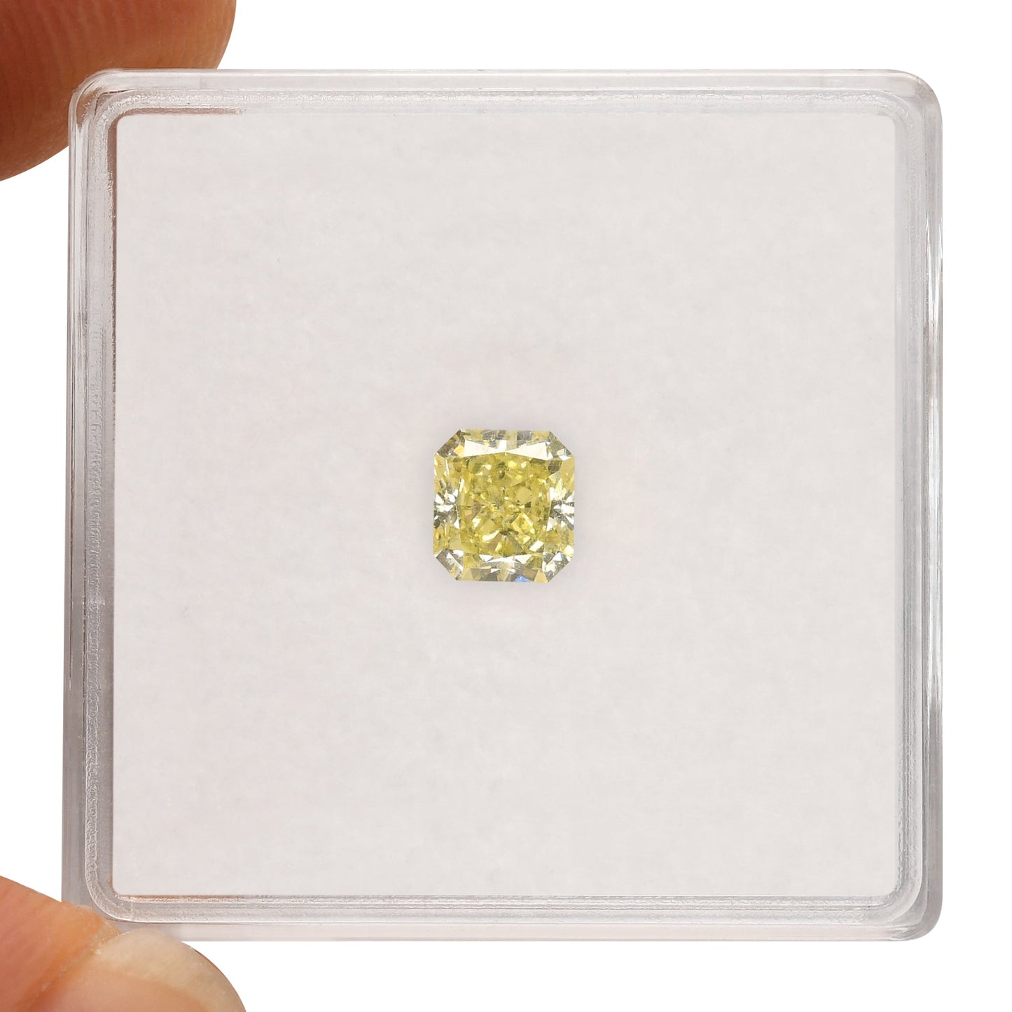 0,61 Karat Fancy Yellow Radiant VVS2 GIA