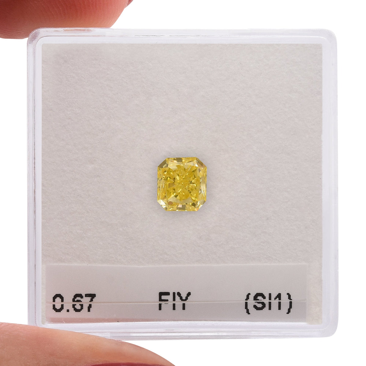 0,67 Karat Fancy Intense Yellow Radiant (SI1)