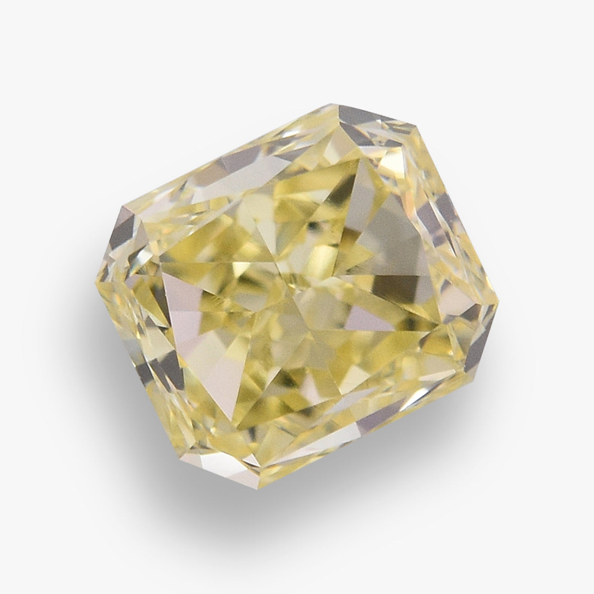 0,59 Karat Fancy Yellow Radiant (VS)