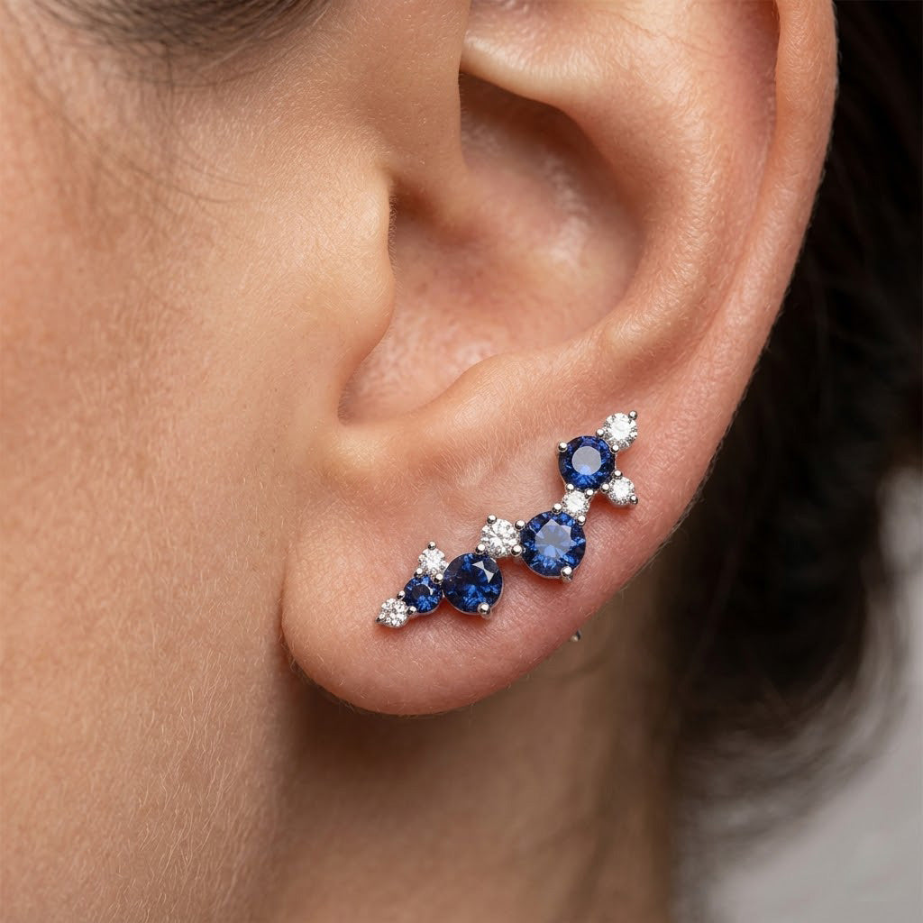 Runde Manschettenohrringe mit blauem Saphir und Diamanten