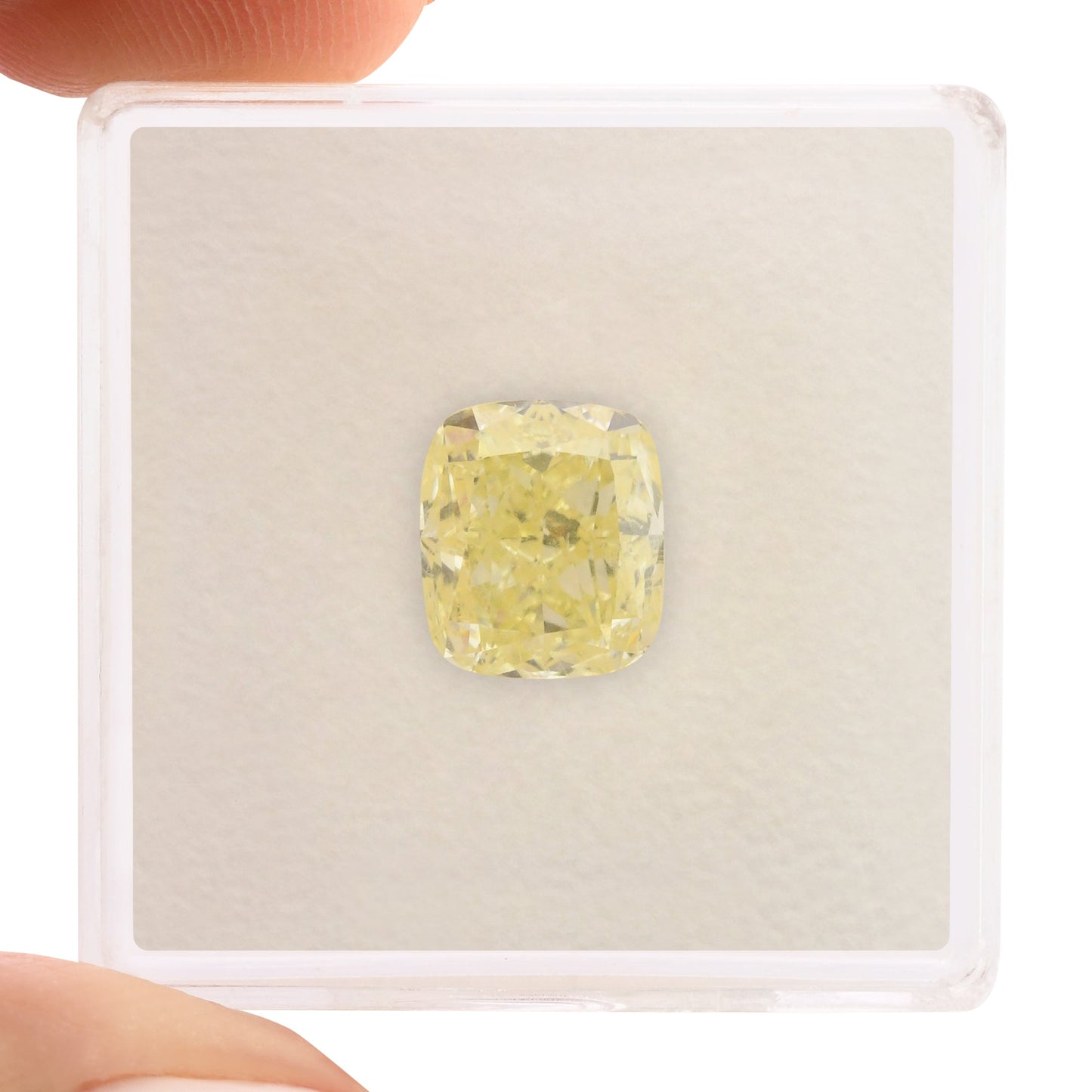 3,01 Karat Fancy Light Yellow Cushion Diamond VVS2 GIA