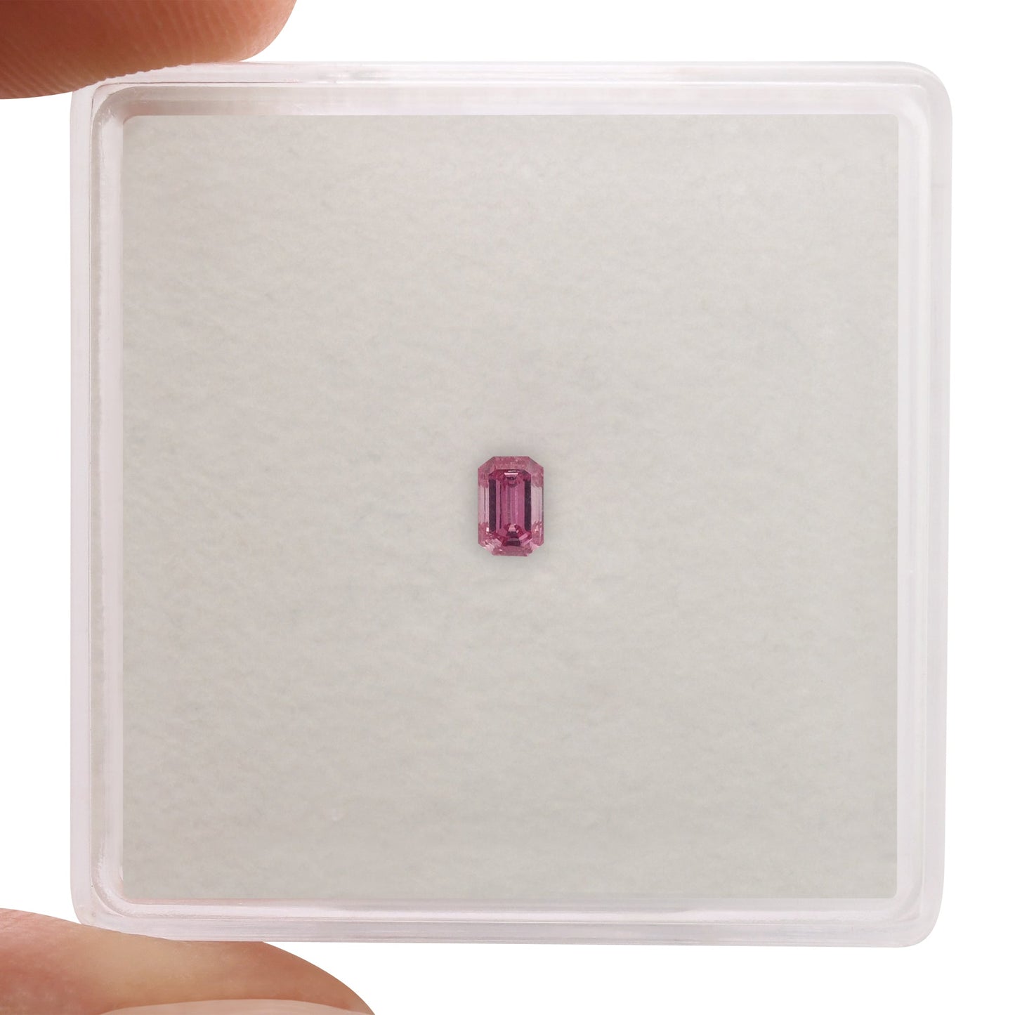 0,11 Karat Fancy Vivid Purplish Pink Emerald Diamond (SI1) GIA