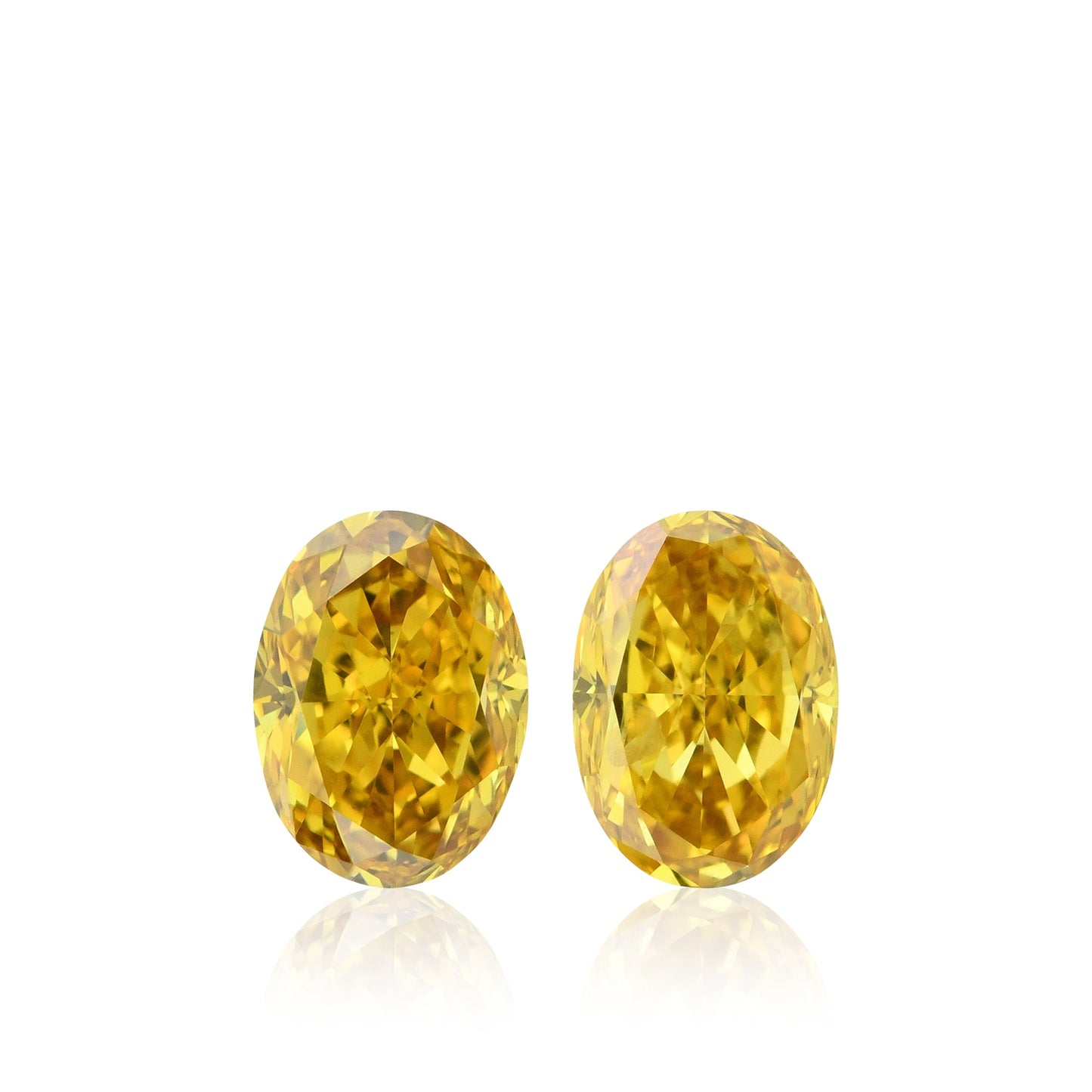 0,87 Karat Fancy Intense Orange Yellow Oval Diamonds (SI1)