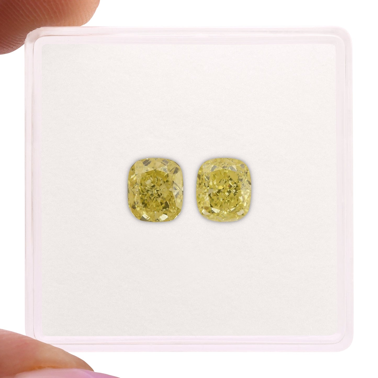 1,35 Karat Fancy Yellow Cushion Diamonds VS1