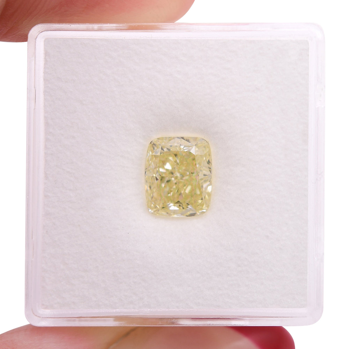 2,01 Karat Fancy Light Yellow Cushion Diamond VVS2 GIA