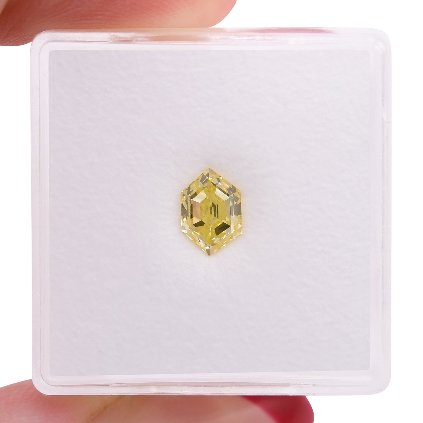 0,74 Karat Fancy Intense Yellow Hexagonal Diamond (I1) GIA