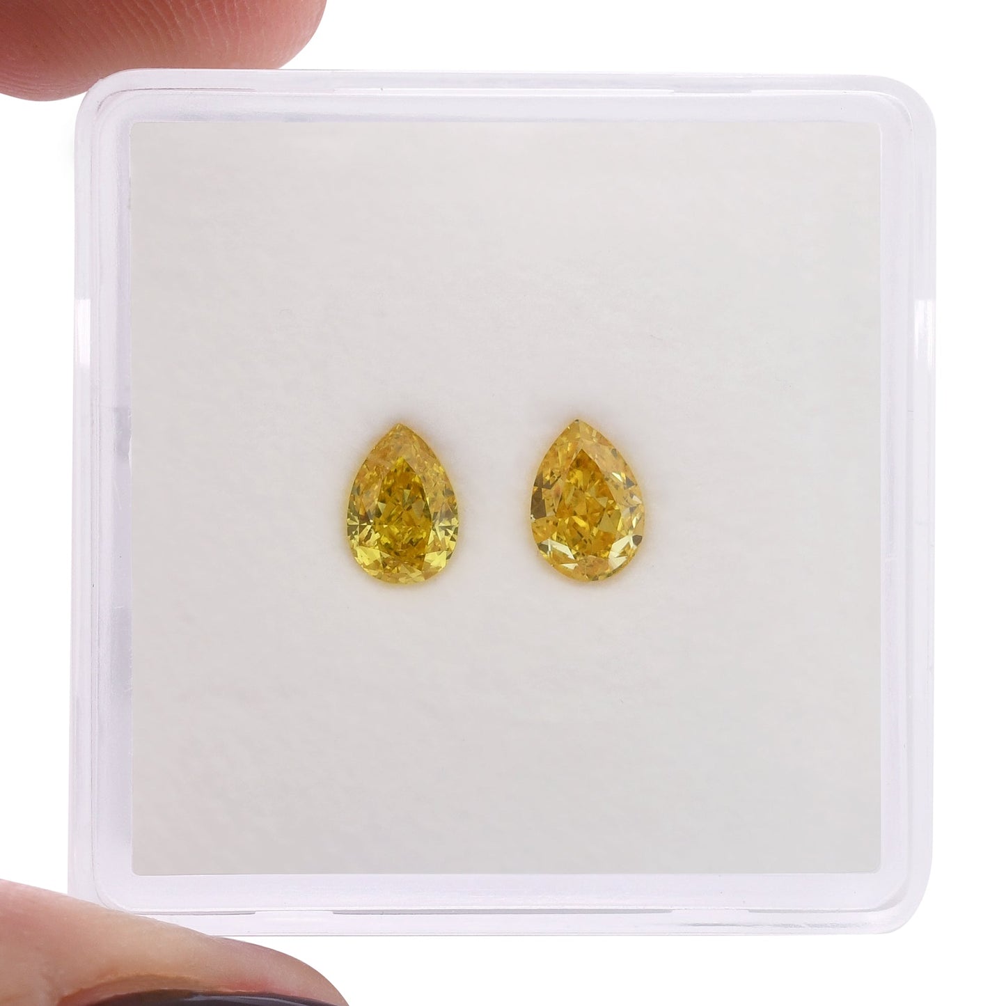 0,64 Karat Fancy Vivid Orange Yellow Birnenförmige Diamanten SI1
