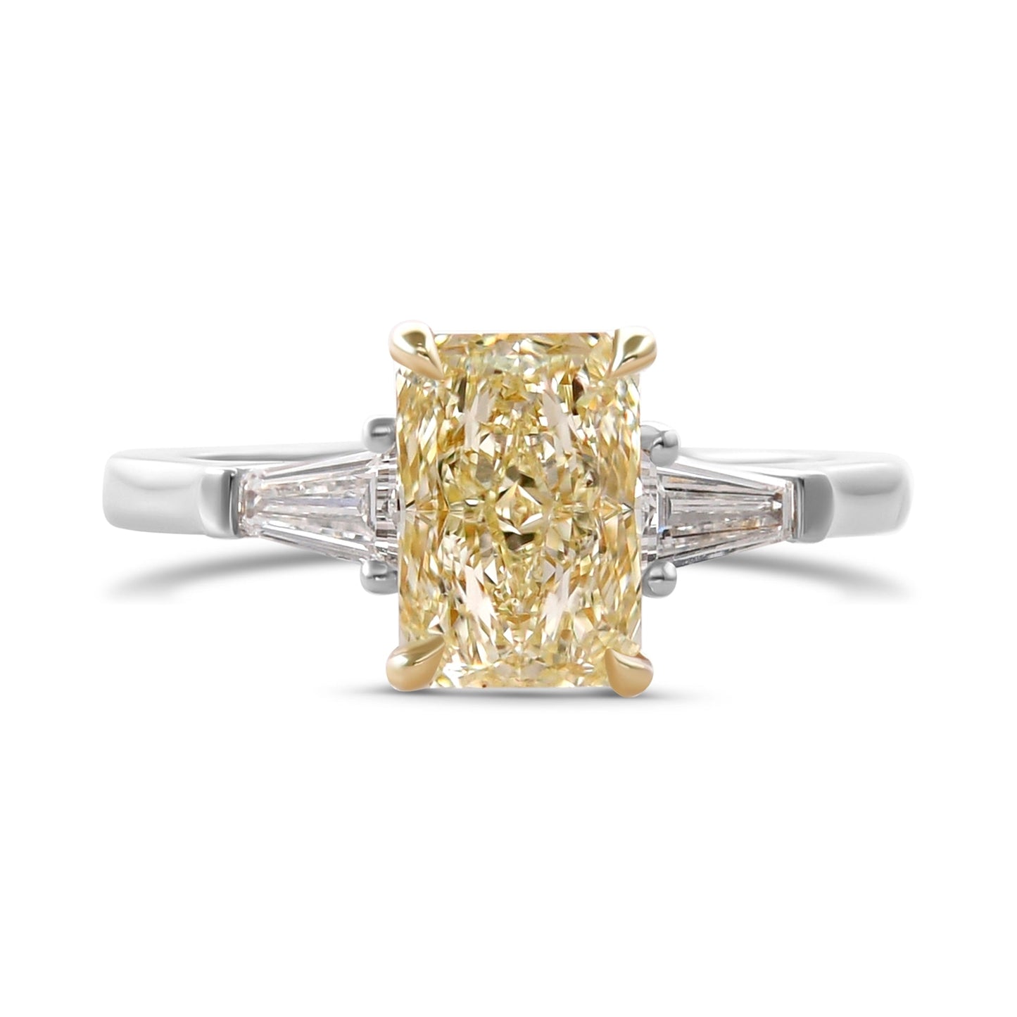 Hellgelber, strahlender 3-Stein-Diamantring