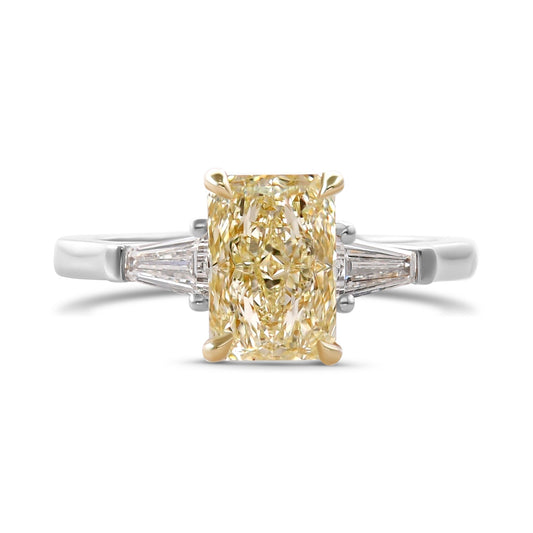 Hellgelber, strahlender 3-Stein-Diamantring