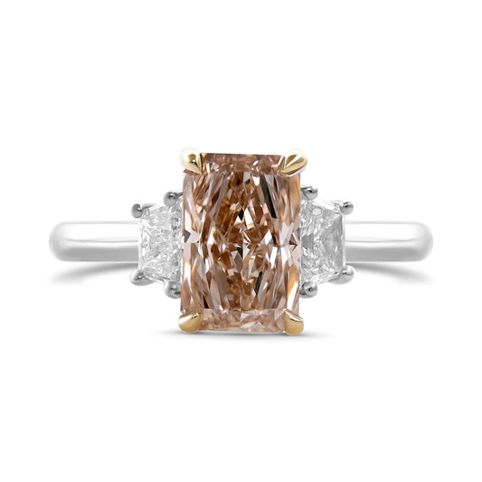 Ausgefallener, rosabrauner, strahlender Dreistein-Diamantring