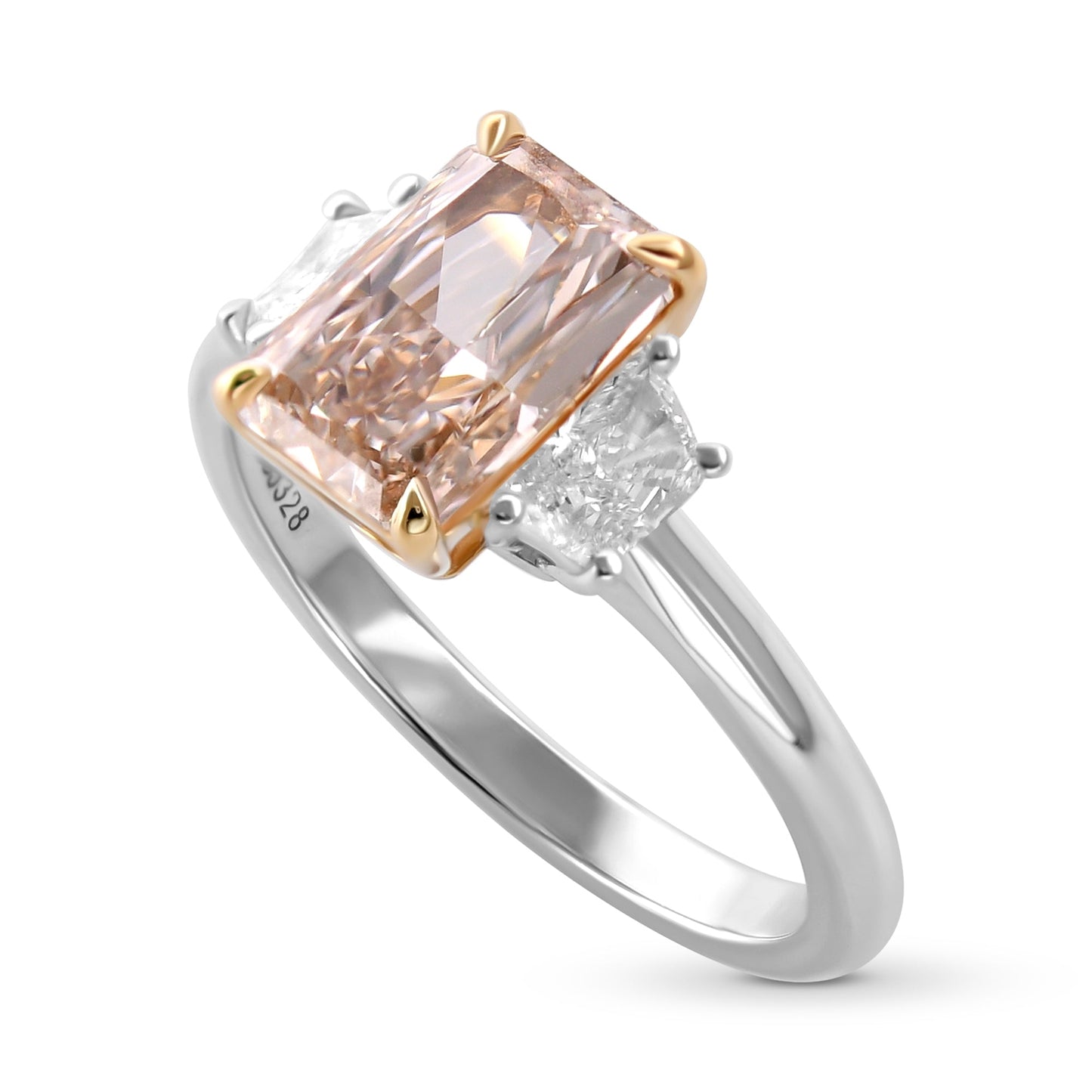 Ausgefallener, rosabrauner, strahlender Dreistein-Diamantring
