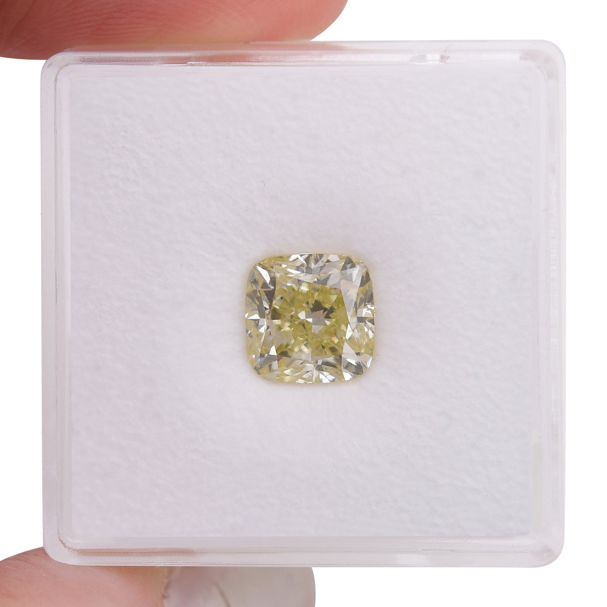 2,12 Karat W-X, hellgelber Kissen-Diamant SI1 GIA