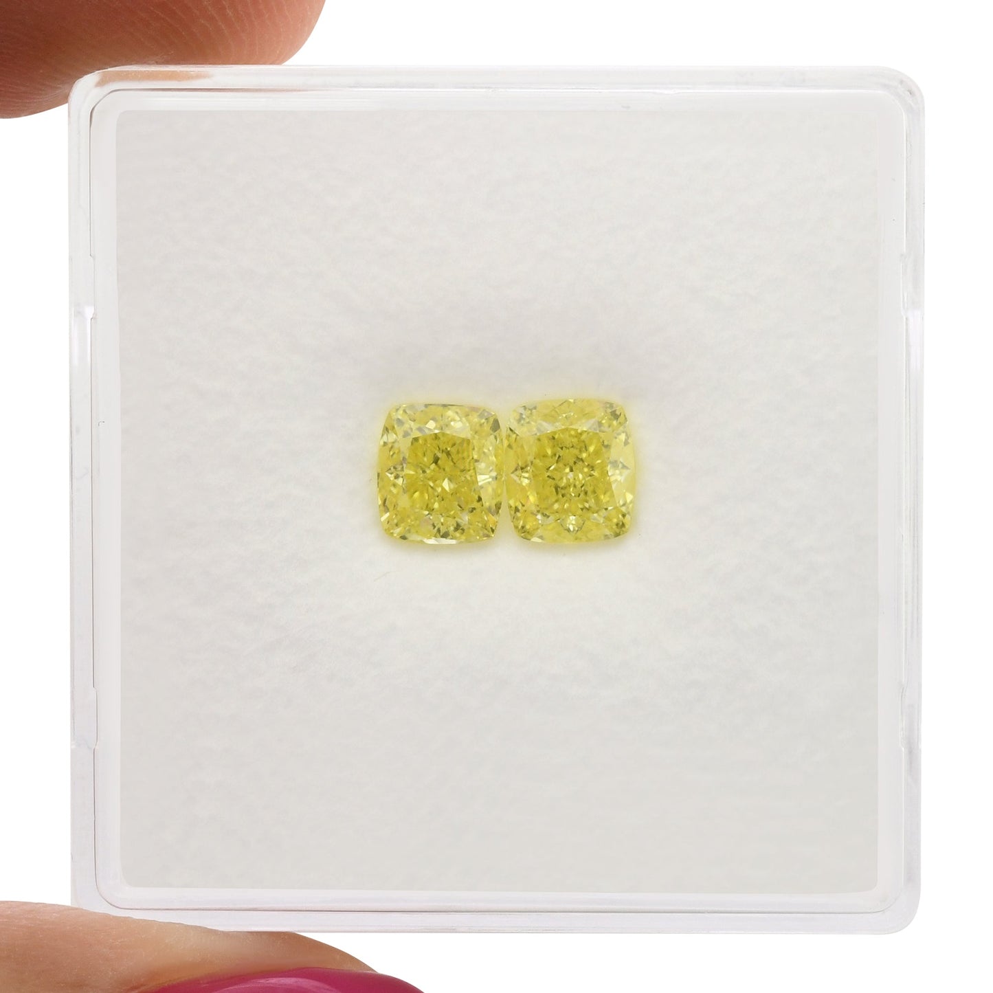 1,03 Karat Fancy Yellow Cushion Diamonds VVS1