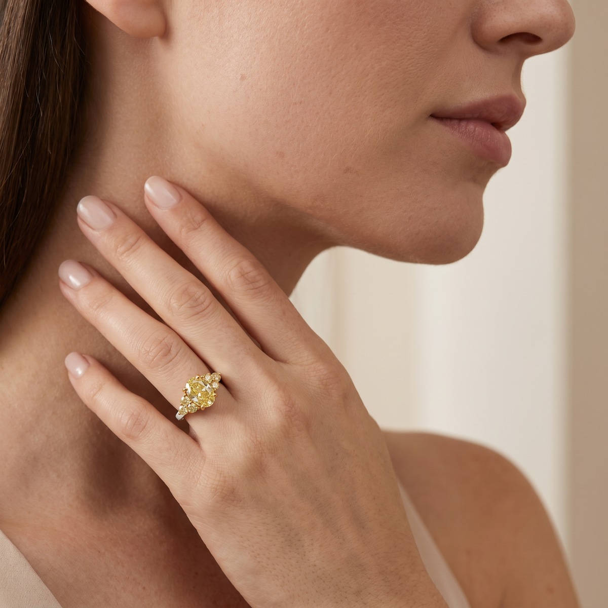 Ring mit Seitensteinen | 18 Karat Gold | GIA | Ref 696481