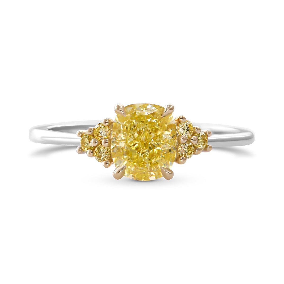 Ring mit Seitensteinen | 18 Karat Gold | GIA | Ref 696481