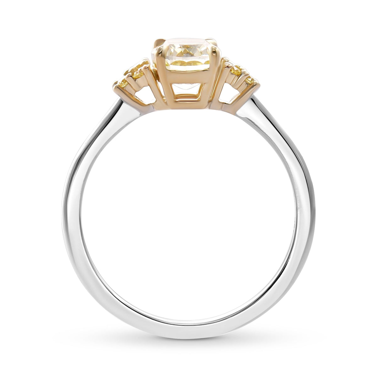 Ring mit Seitensteinen | 18 Karat Gold | GIA | Ref 696481
