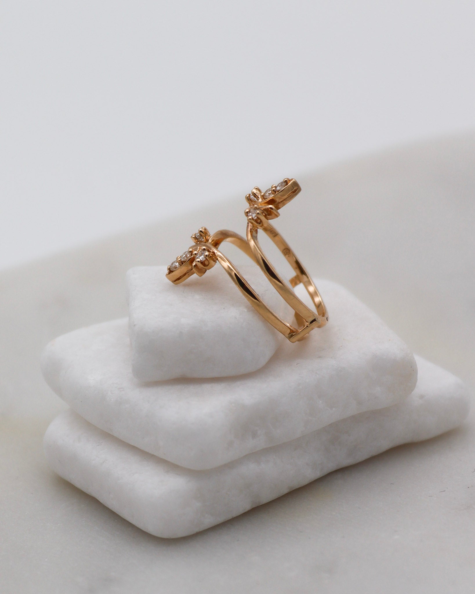 Vintage-Ring Zelda mit 0.24ct Brillanten (W/P1), Doppelring-Design in 585/-Gelbgold – perfekt als Guardring, erhältlich in München und Augsburg