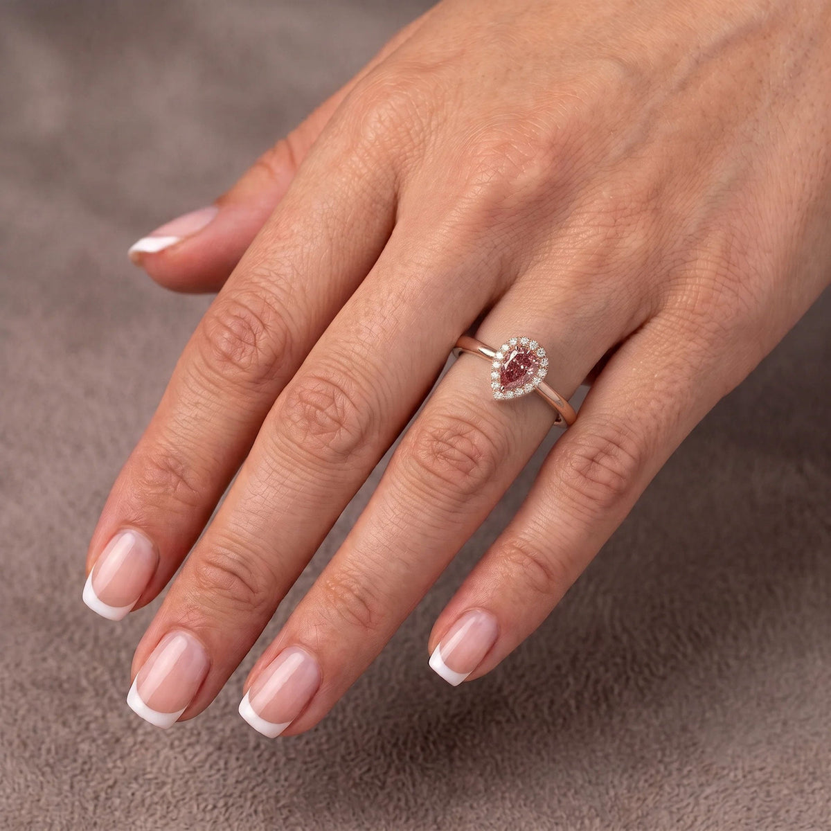 Halo-Ring | 18 Karat Gold | GIA | Ref. 715272