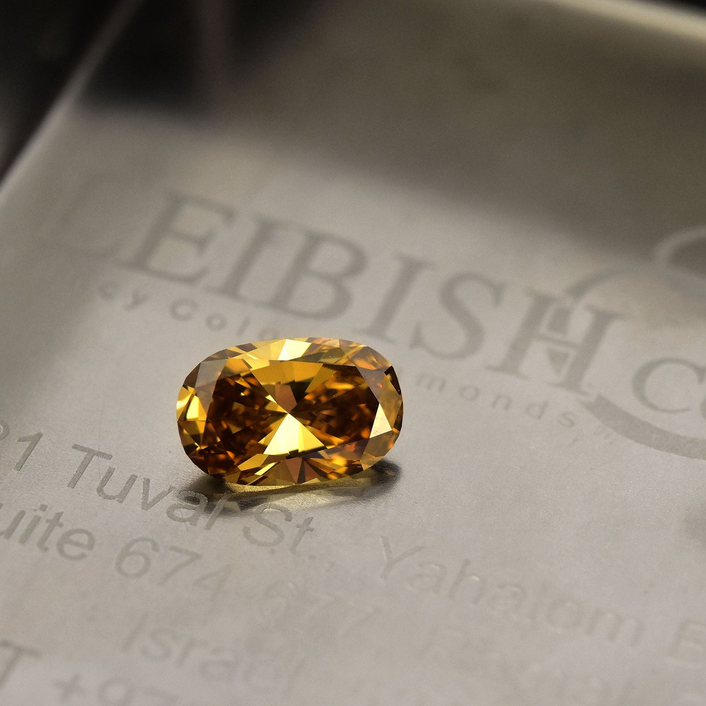 1,50 Karat Fancy Deep Brown Yellow Cushion Diamond VS1 GIA