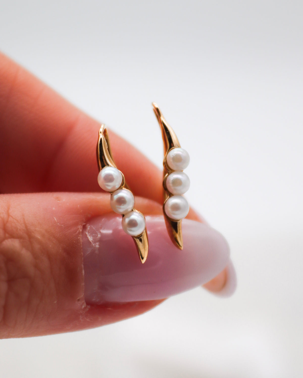 Marlene – Ear Cuffs aus 585 Gelbgold mit drei Süßwasserperlen
