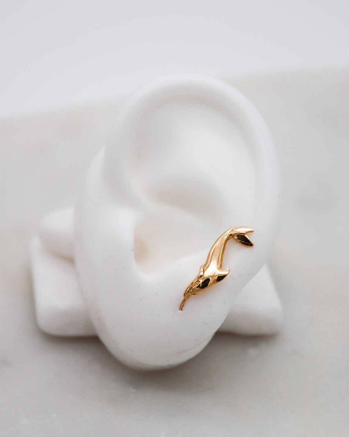 Delphine – Ear Cuffs aus 585 Gelbgold in Delfin-Form