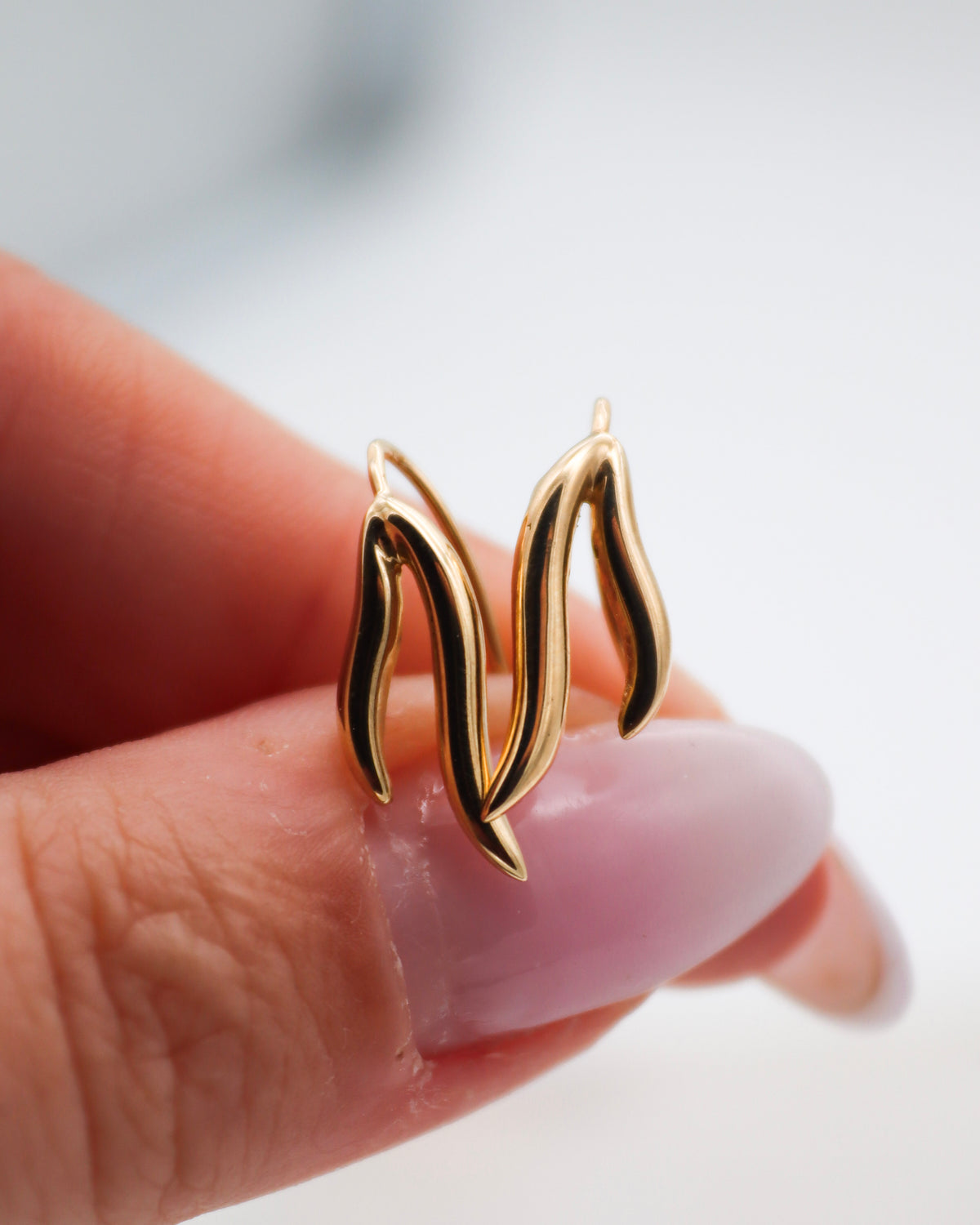 Ivy – Ear Cuffs aus 585 Gelbgold mit zwei geschwungenen Enden
