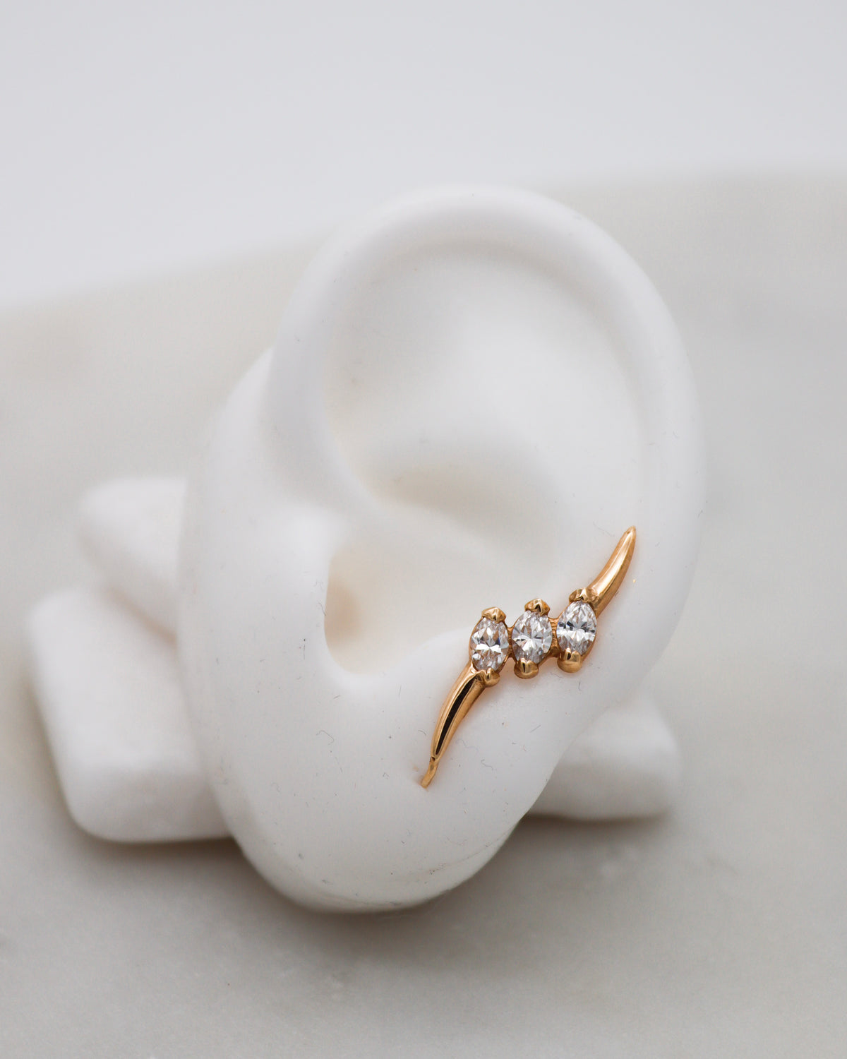 Lucia – Ear Cuffs aus 585 Gelbgold mit Marquise-Zirkonia