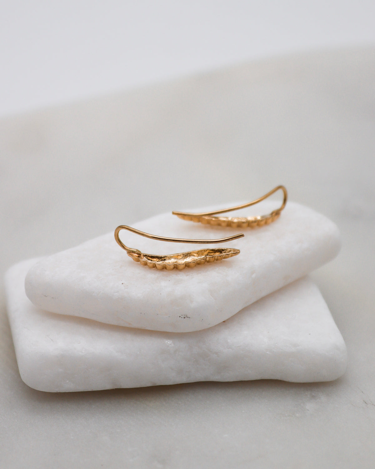 Mila – Ear Cuffs aus 585 Gelbgold mit Kugeldesign