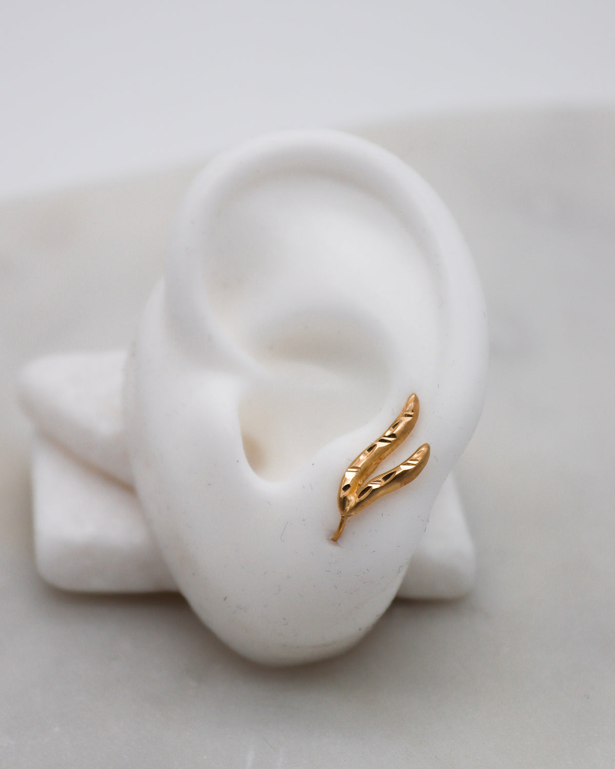 Nova – Ear Cuffs aus 585 Gelbgold mit Diamantfräsung