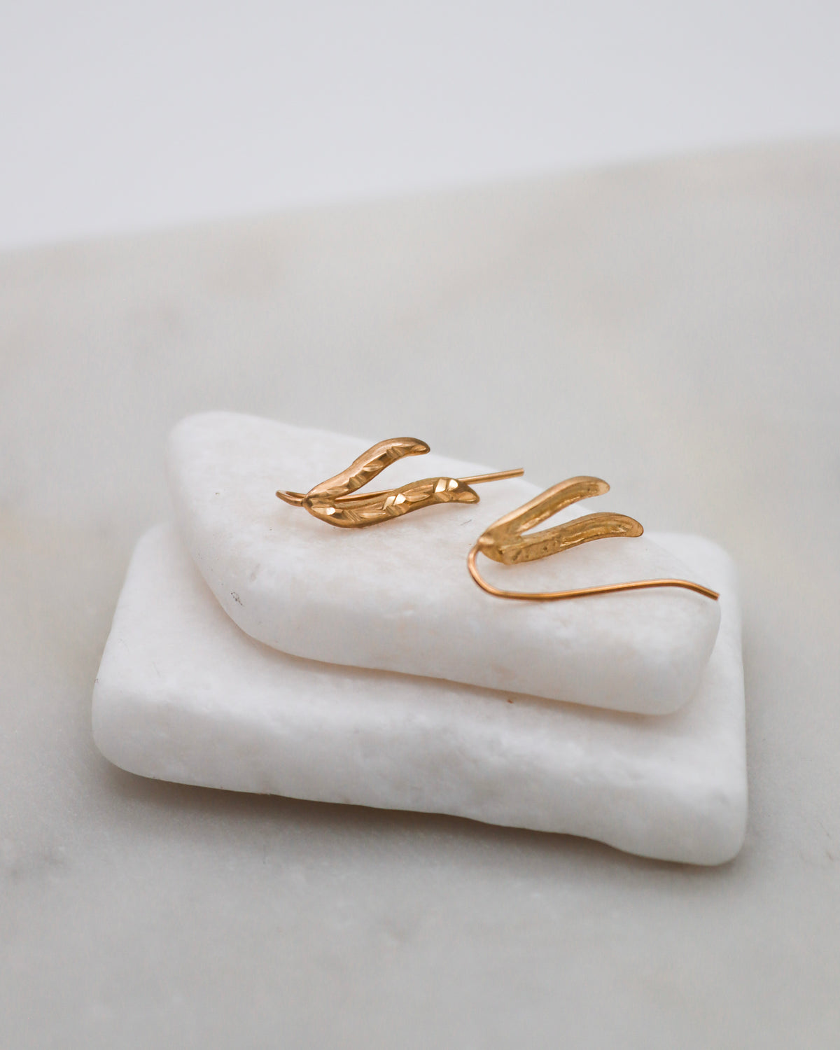 Nova – Ear Cuffs aus 585 Gelbgold mit Diamantfräsung
