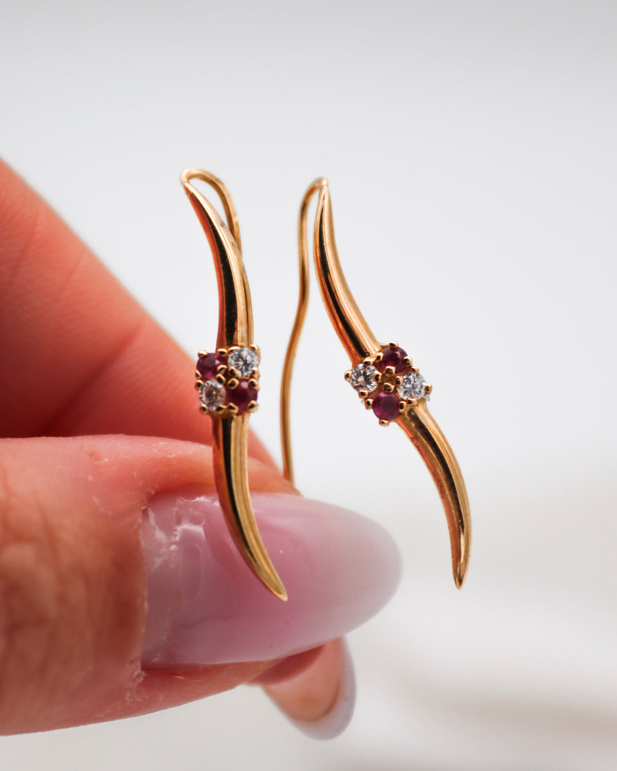 Rosalie – Ear Cuffs aus 585 Gelbgold mit Rubinen und Zirkonia