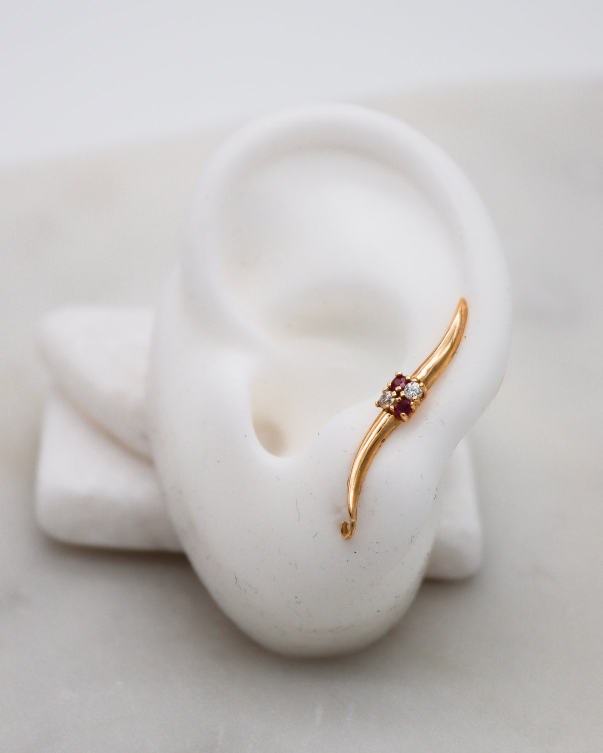 Rosalie – Ear Cuffs aus 585 Gelbgold mit Rubinen und Zirkonia