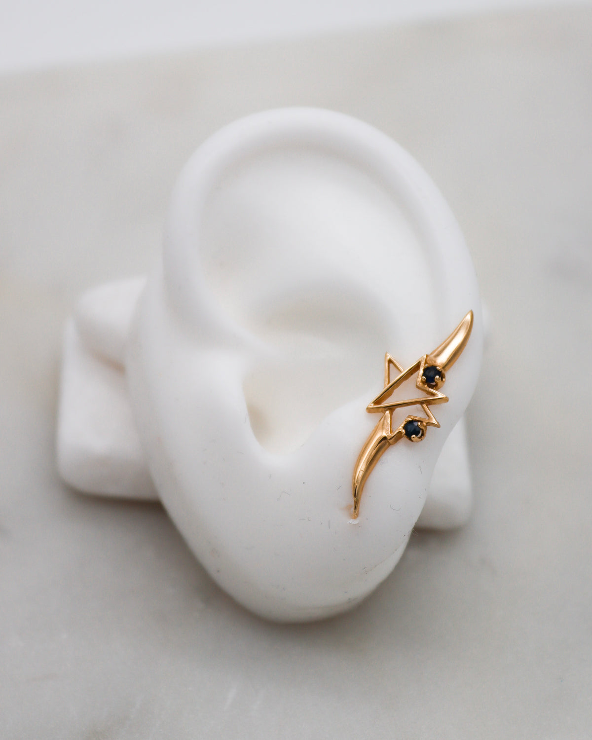 Stella – Ear Cuffs aus 585 Gelbgold mit Stern und Saphiren