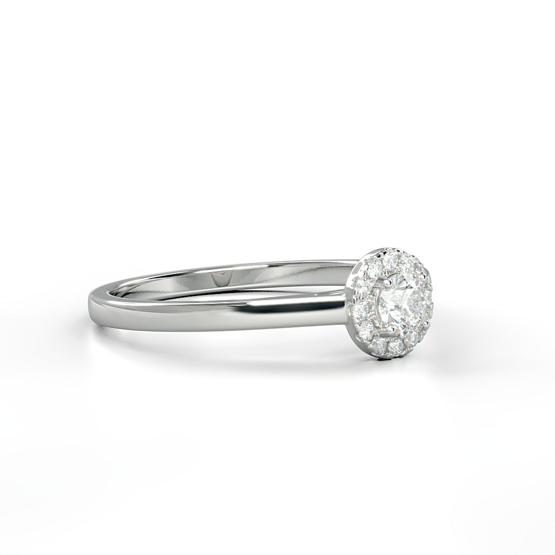 Verlobungsring Amelie mit 0.10 ct W/SI-Diamant, umrahmt von 0.05 ct H/SI-Diamanten im Halo – erhältlich in München und Augsburg

