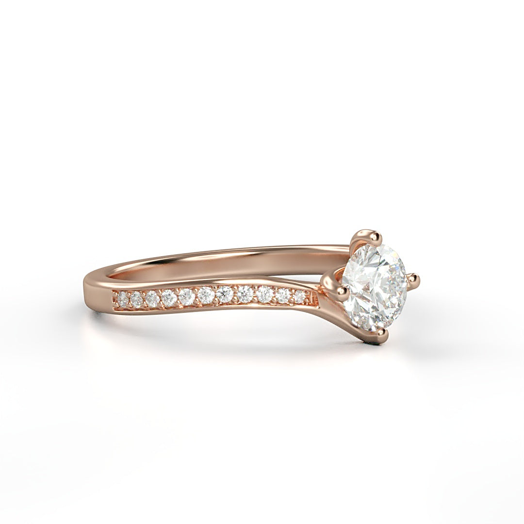 Verlobungsring Mila mit 0.50ct G/SI-Diamant und 0.18ct seitlichen Diamanten in geschwungener Ringschiene – stilvolles Design, erhältlich in München und Augsburg