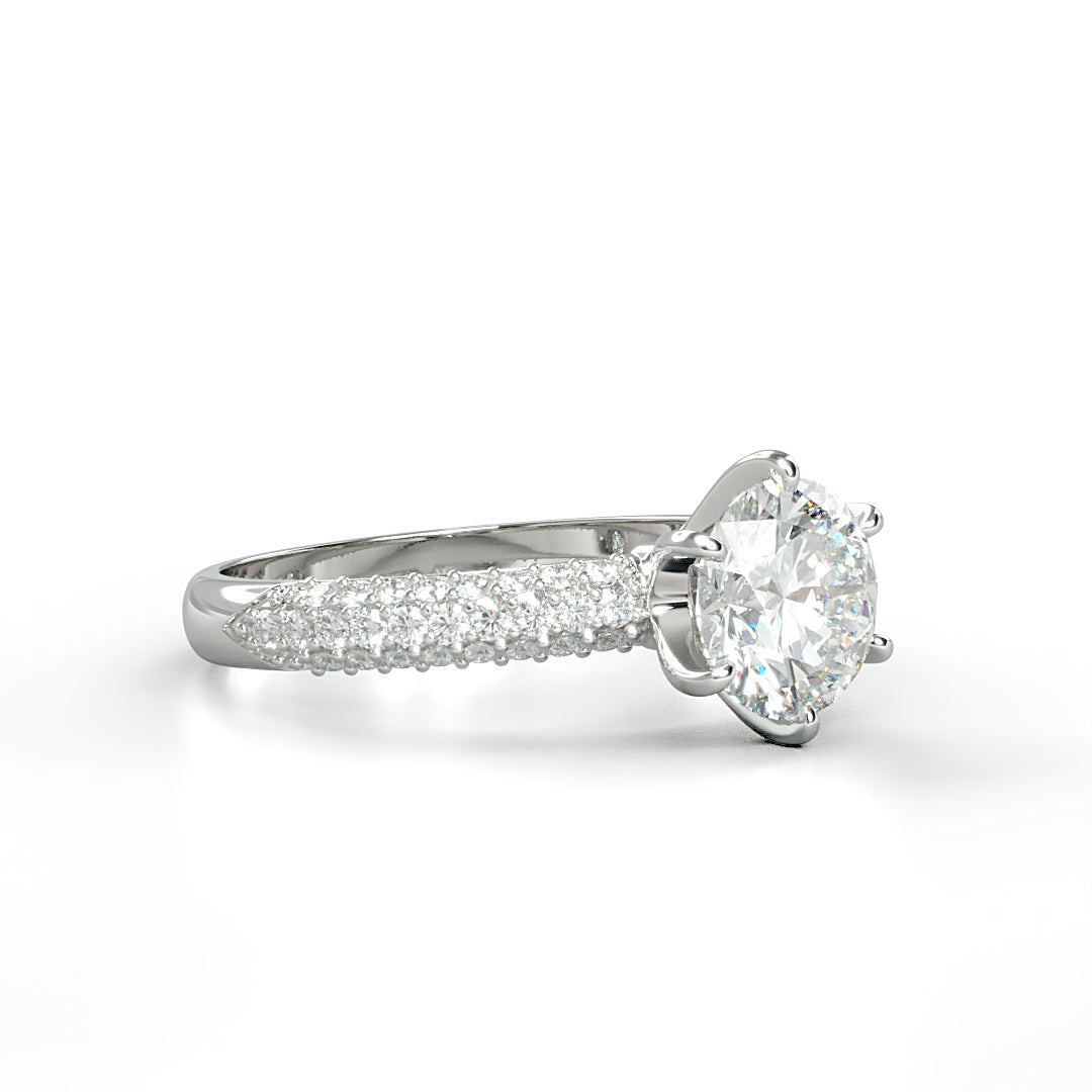 Verlobungsring Ling mit 1.0 ct G/SI-Diamant in 6-Krappen-Fassung, ergänzt durch 0.26 ct seitliche G/SI-Diamanten – erhältlich in München und Augsburg