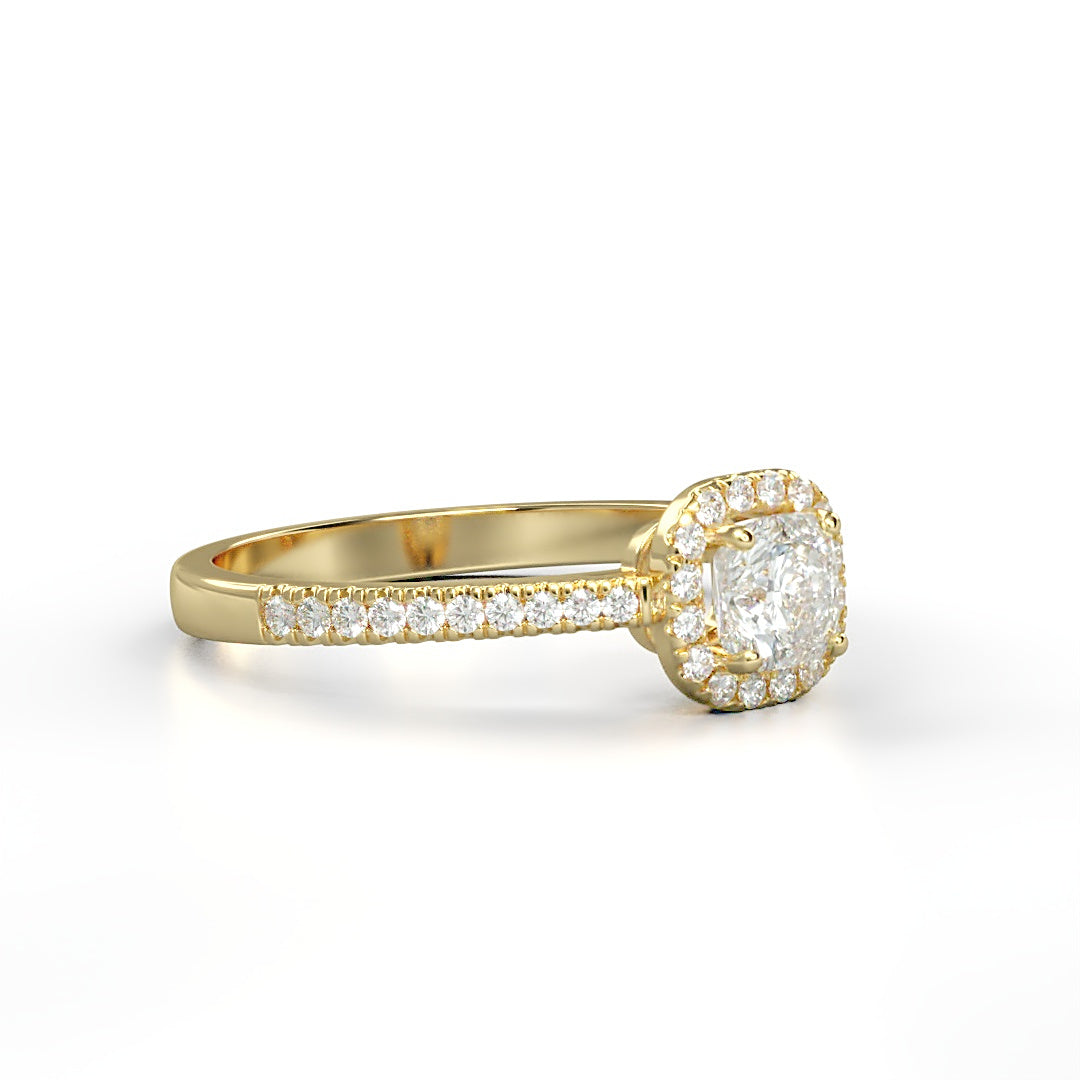 Verlobungsring Aurélie mit 0.30ct G/VS Cushion-Cut Diamant, Halo aus Diamanten, 0.17ct seitliche Diamanten – erhältlich in München und Augsburg