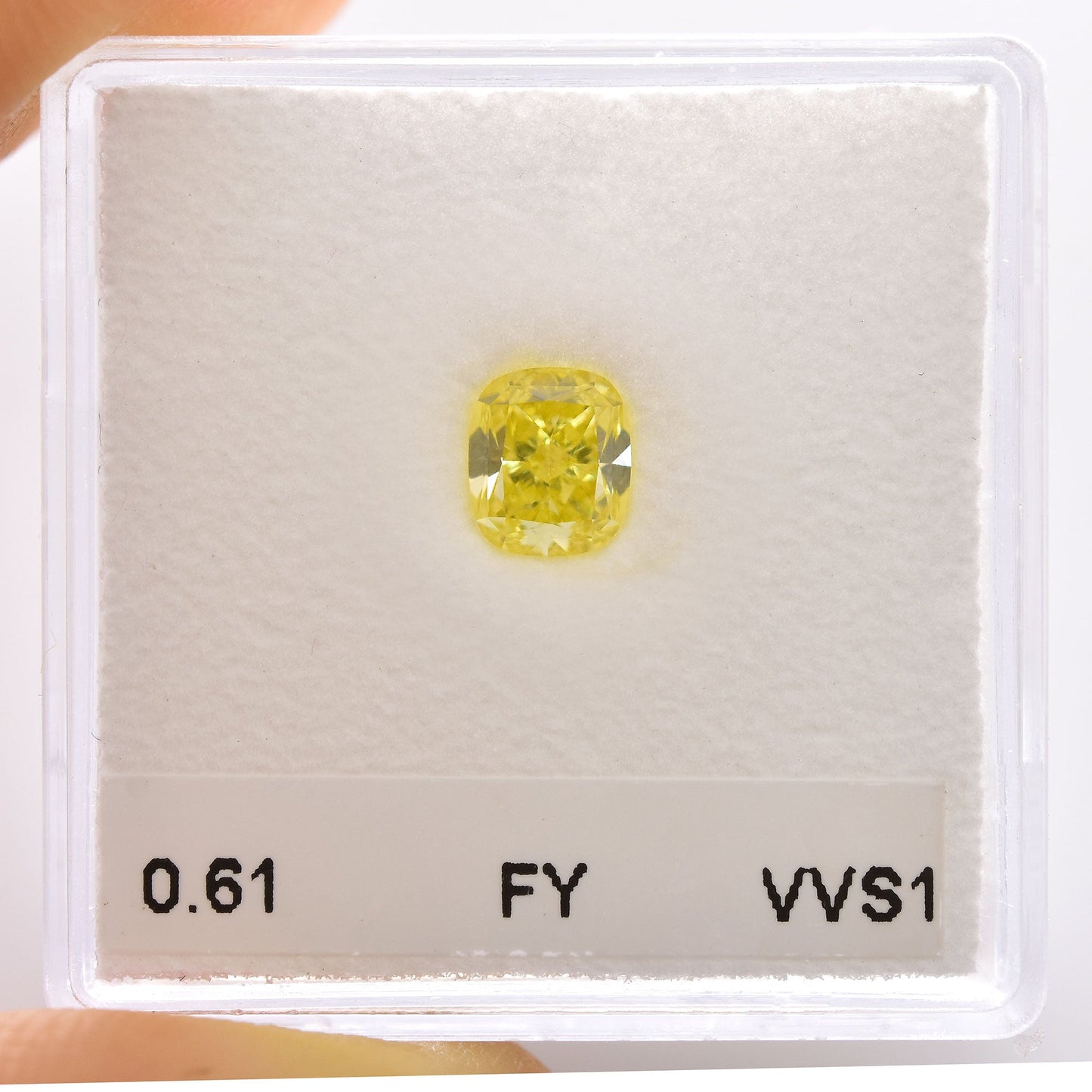 0,61 Karat Fancy Yellow Cushion Diamond VVS1 GIA
