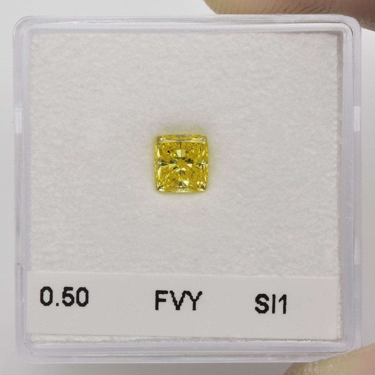 0,50 Karat Fancy Vivid Yellow Cushion Diamond SI1 GIA