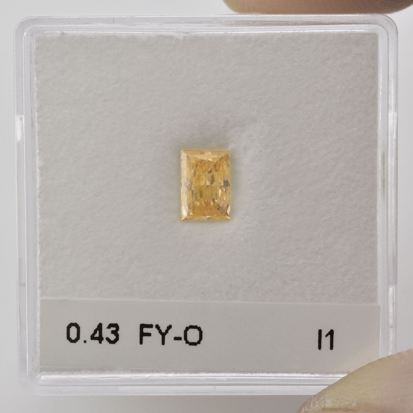 0,43 Karat Fancy Yellowish Orange Princess Diamant (I1) GIA
