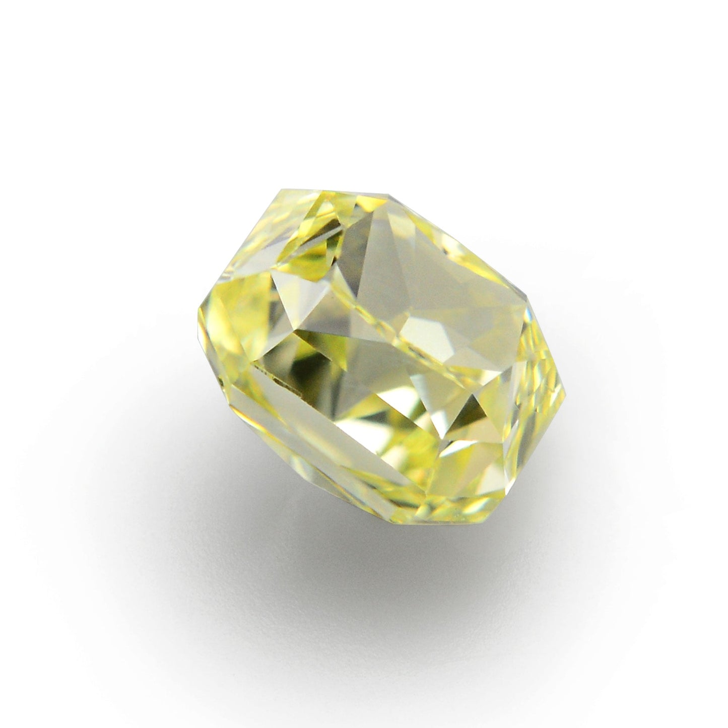 0,40 Karat Fancy Intense Yellow Radiant VS2 IGI