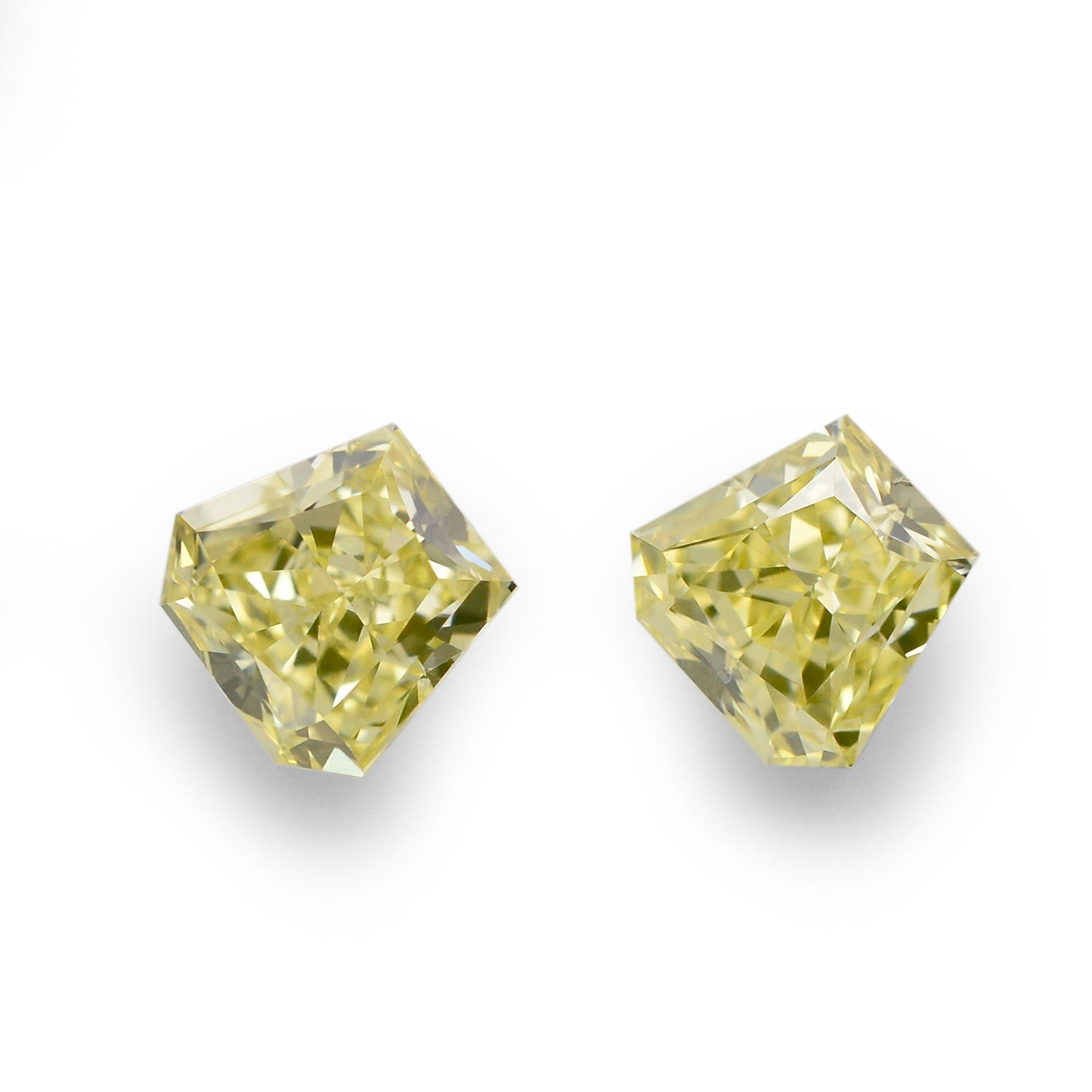 0,72 Karat Fancy Yellow Trapezoid Diamonds (VS1)