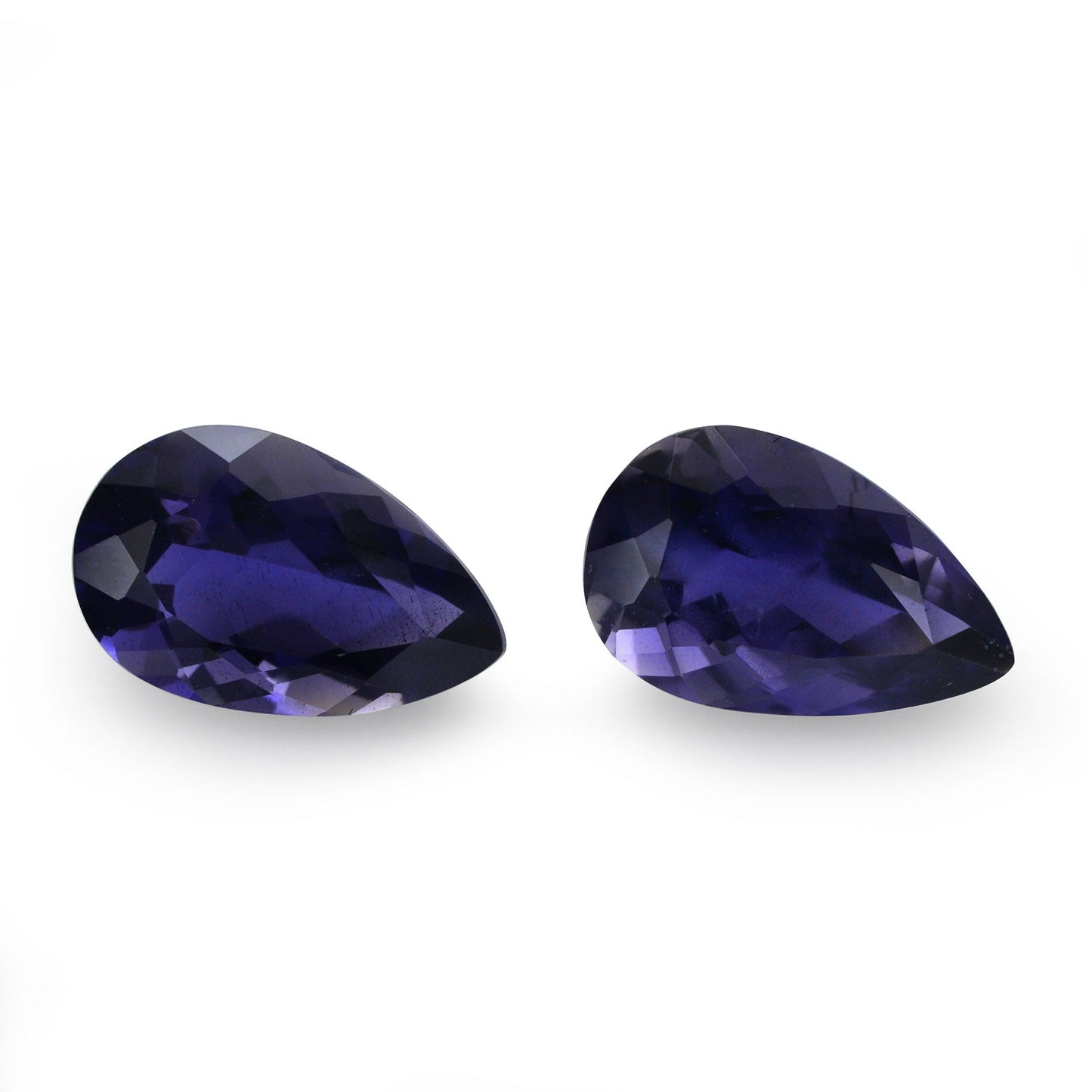 5,82 Karat violetter Birnen-Iolith