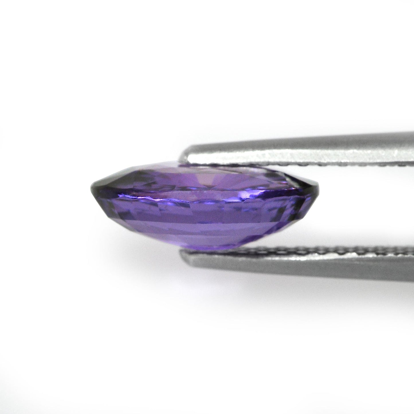 3,07 Karat violetter ovaler Saphir (GIC)