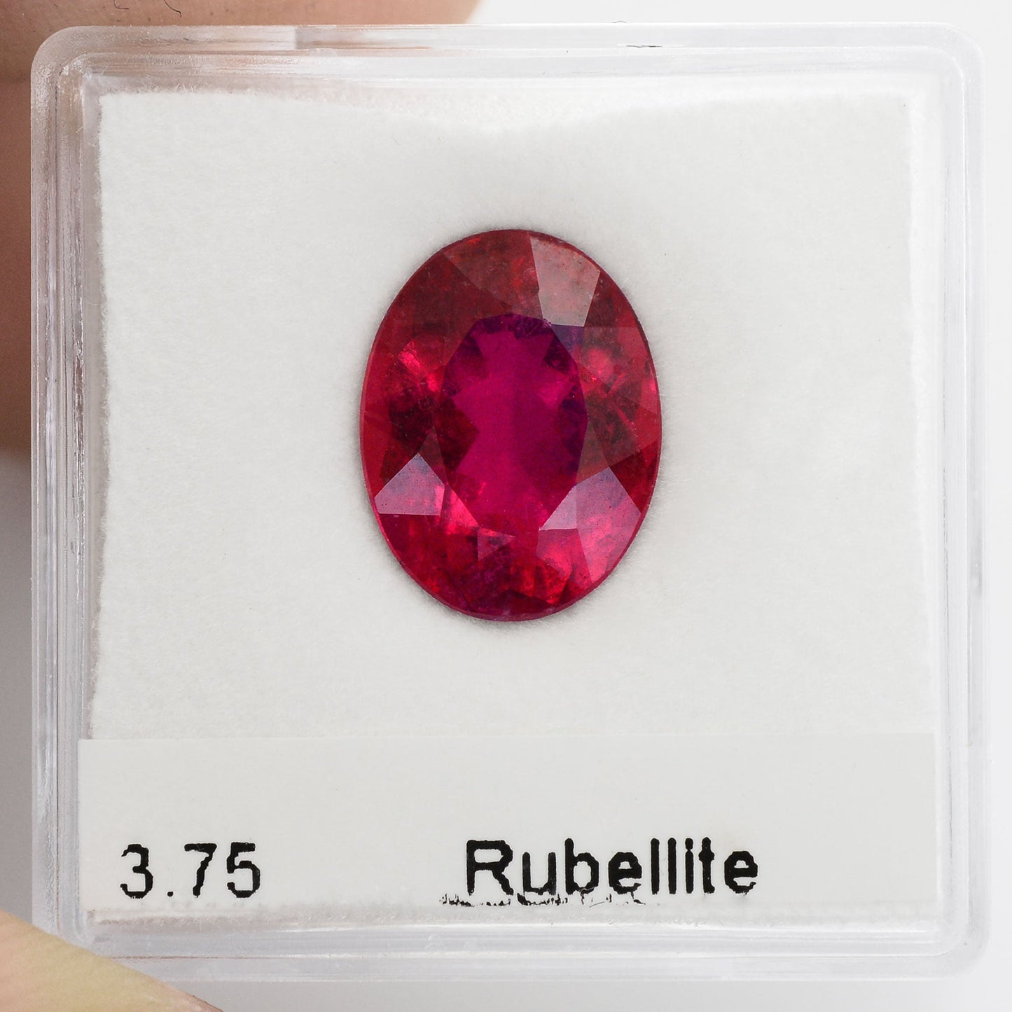 3,75 Karat roter ovaler Rubellit