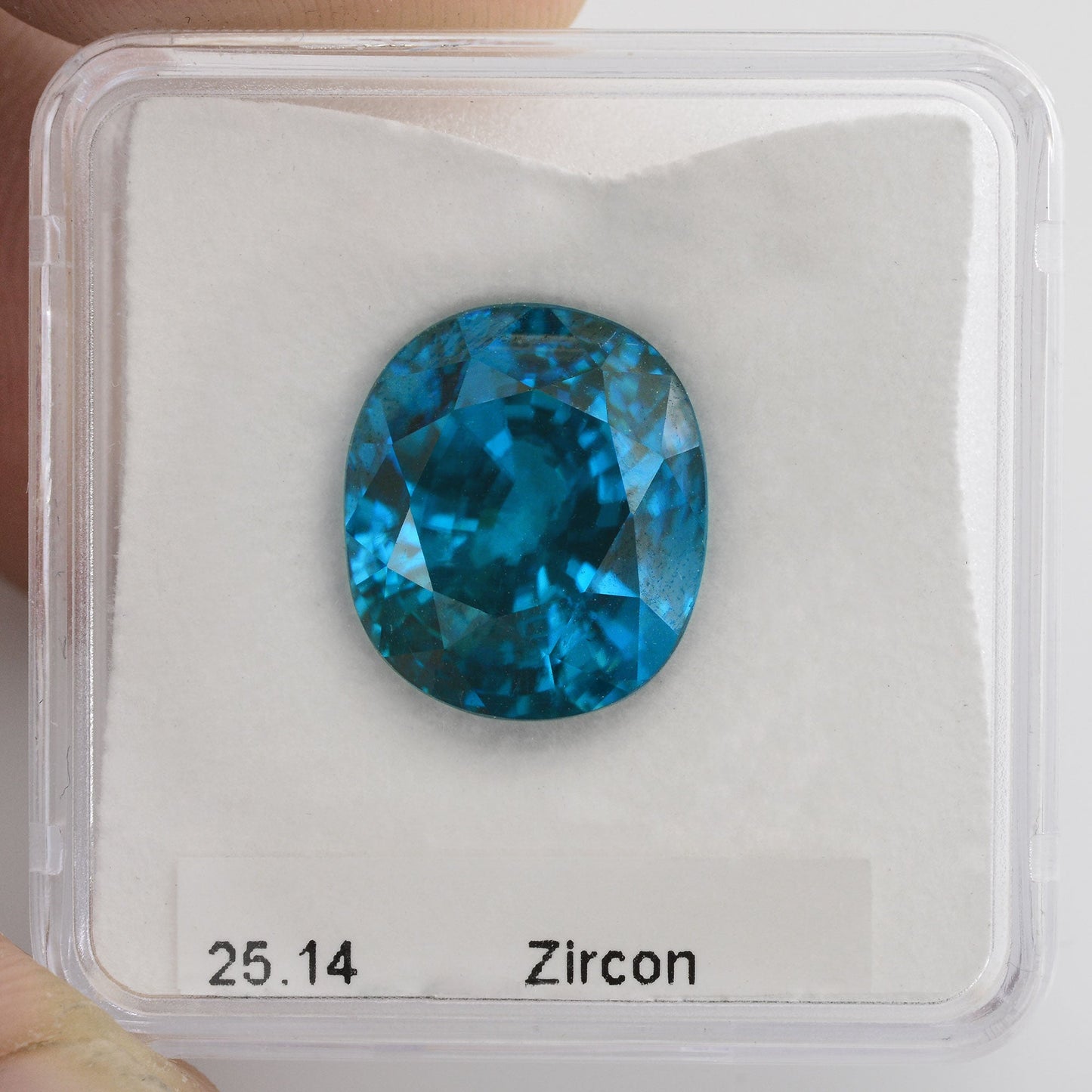 25,14 Karat blauer ovaler Zirkon