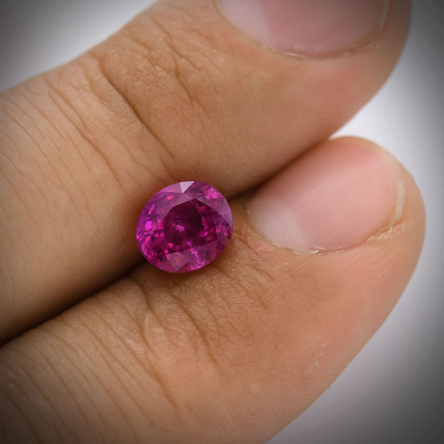 2,08 Karat roter burmesischer ovaler Rubin GRS