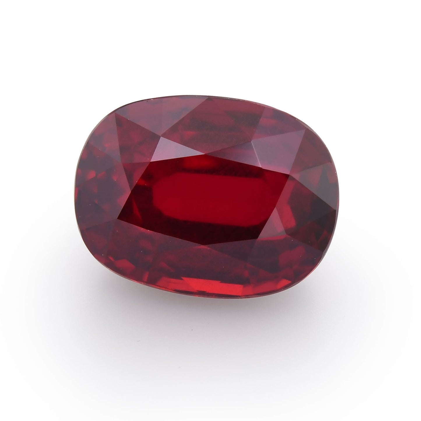 4,01 Karat roter ovaler Rubin aus Mosambik (GRS)